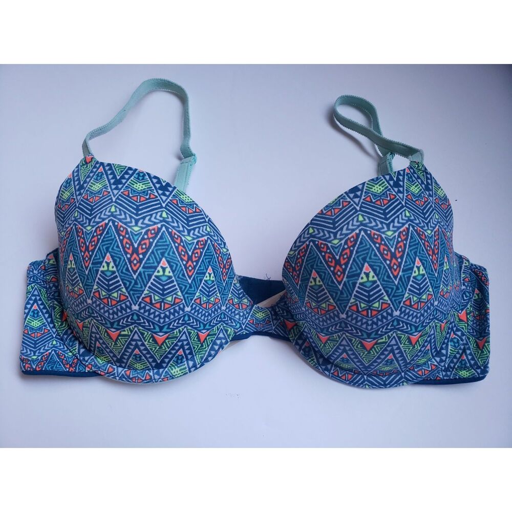 Victoria's Secret T-Shirt Bar